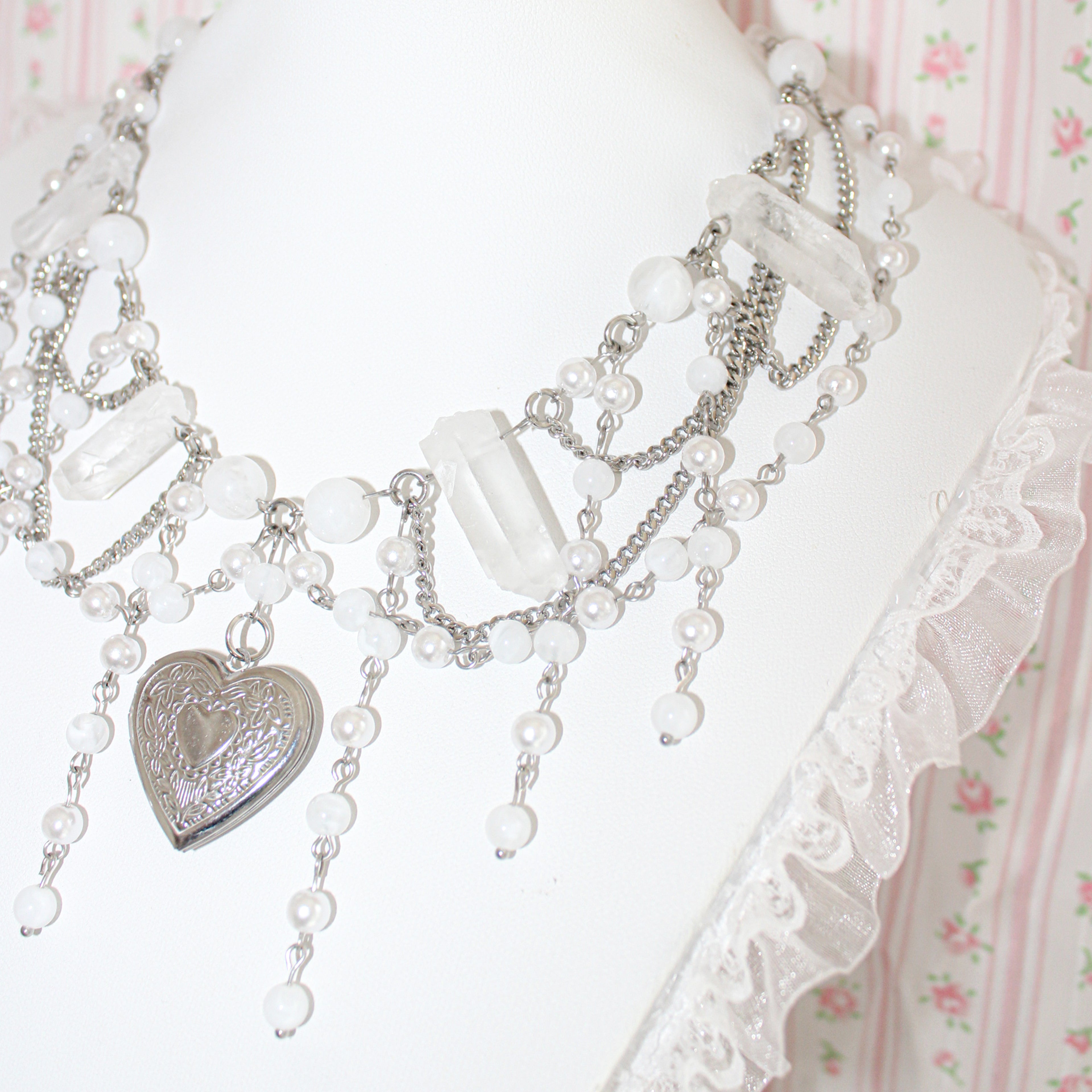 Collier Locked