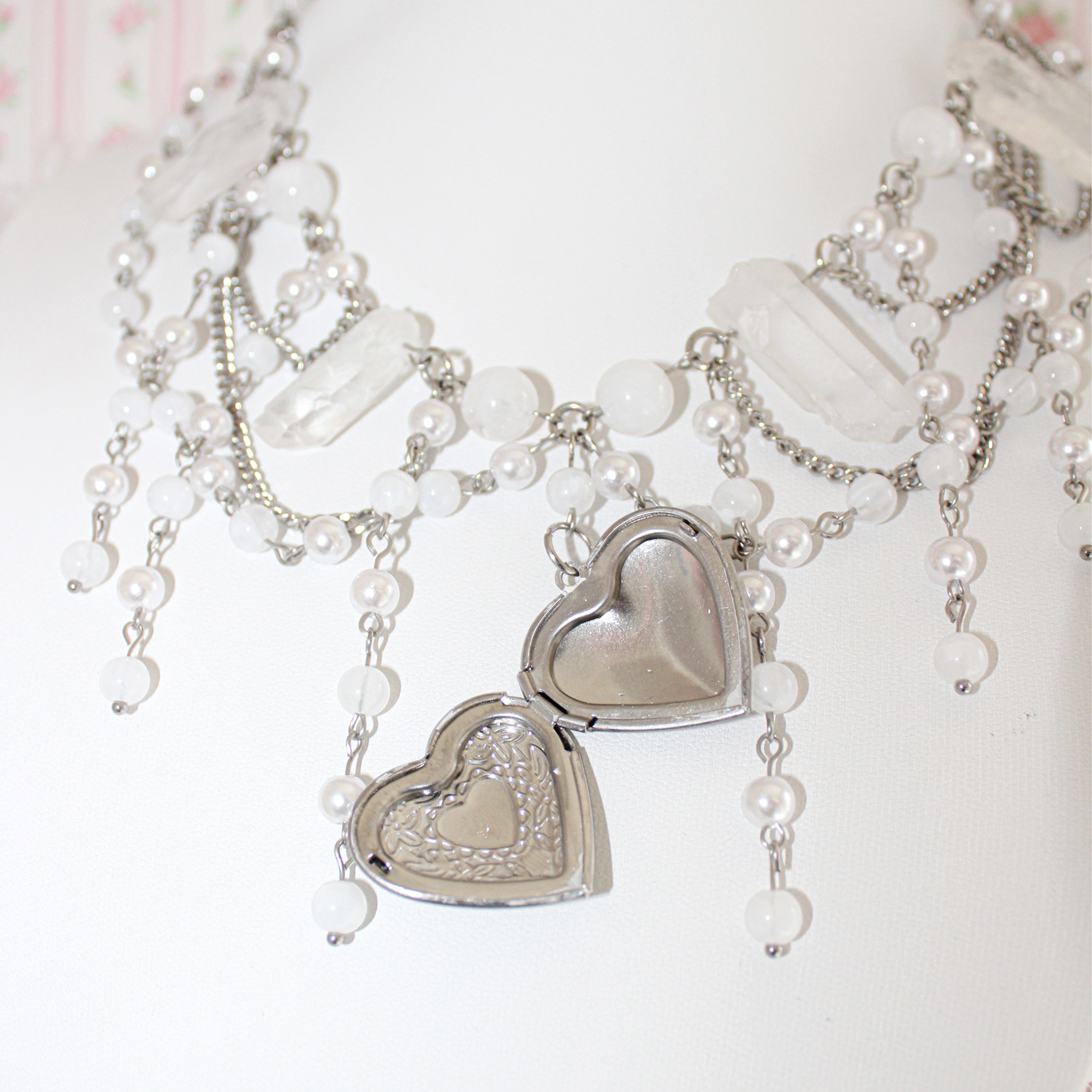 Collier Locked